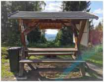 Das Gipfelbuch steckt unterm Dach des Unterstandes